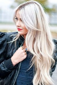 1970s-inspired-flicked-fringe